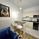 Golden Key 35m2 Aprtament Blisko Dworzec, Spodek, Mck, Self Check-in, Parking * Katovice